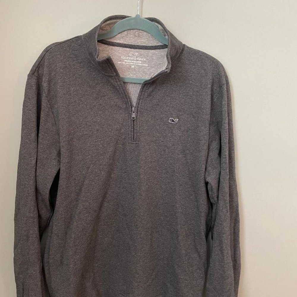 Men's Performance Quarter Zip size medium Vineyard Vines